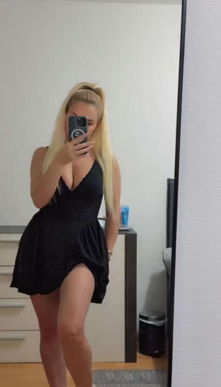 entre ses mains cr�ant un �quilibre