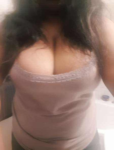 Sublime et coquine Natacha de passage dans votre v