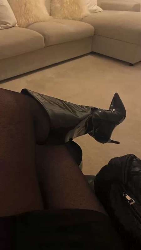 Findom cherche moneyslave � d�pouiller sur throne