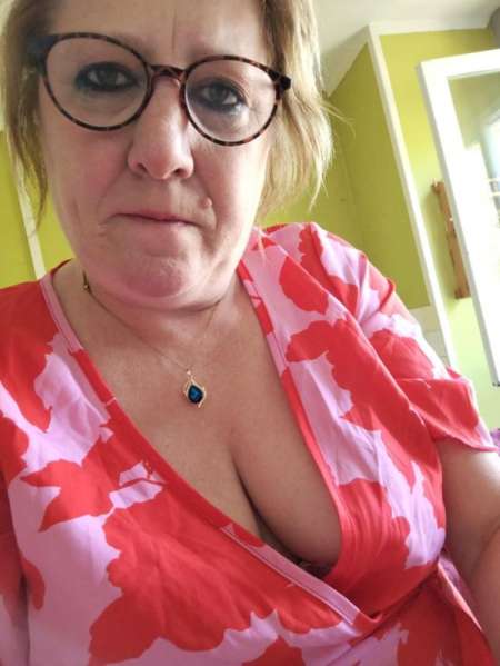 Femme blonde 54 ans recherche moment sympa