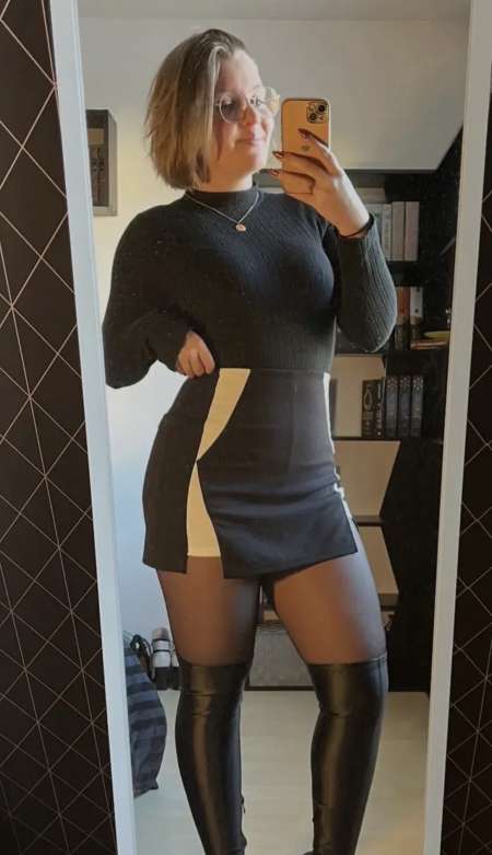 Une femme f�minine et �mancip�