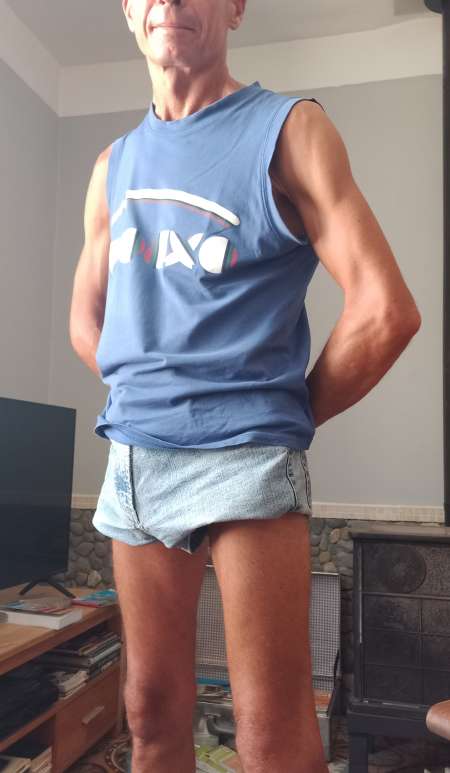 Je me rends chez H pour jouer avec son zizi