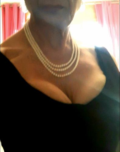 JOLIE TRAVESTIE s�ances de VRAIS MASSAGES- Savoie