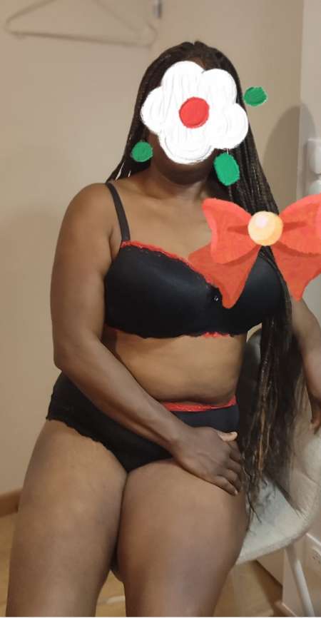 Betty femme noire sympathique pour Massage