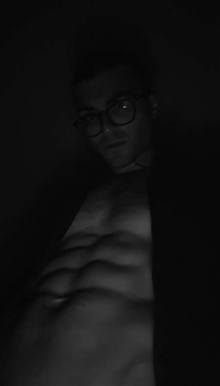 Jeune escort boy déplacement uniquement