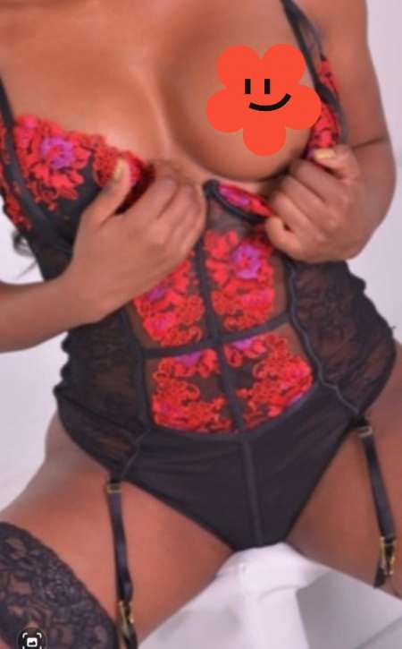 Sandrea la belle coquine