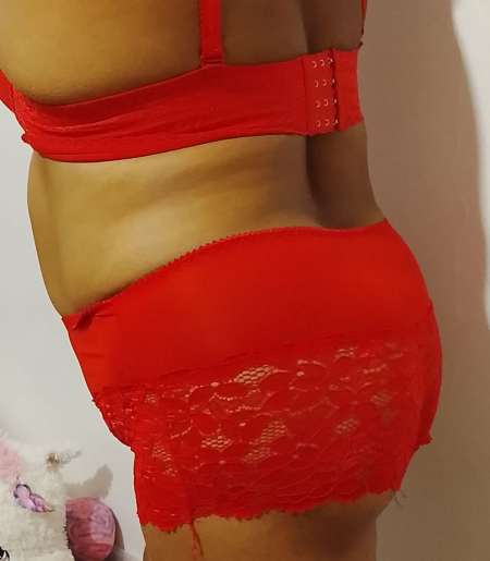 Belle femme métisse sensuelle coquine' au Port