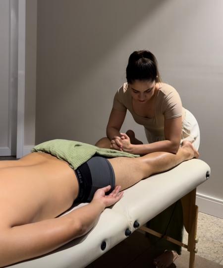 Lauren et Nuru Massage