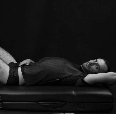 MEC DOCILE ET ESPIÈGLE, À Votre SERVICE MESSIEURS.
