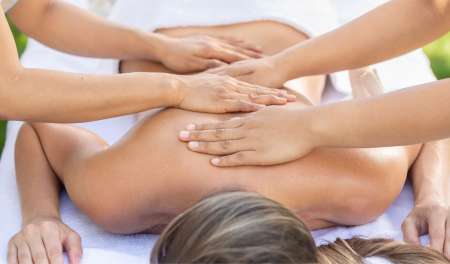Massage a 4 mains naturiste