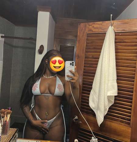 UNE SEXY NEGRESSE,EN SUPER FORME DISPONIBLE